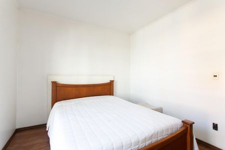 Casa à venda com 240m², 4 quartos e 4 vagas Casa à venda com 240m², 4 quartos e 4 vagasQuarto 1