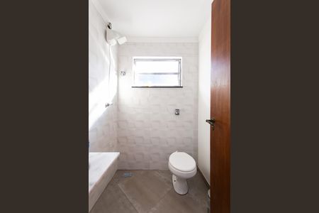 Casa à venda com 240m², 4 quartos e 4 vagas Casa à venda com 240m², 4 quartos e 4 vagasBanheiro 2