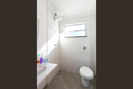 Casa à venda com 240m², 4 quartos e 4 vagas Casa à venda com 240m², 4 quartos e 4 vagasBanheiro 2