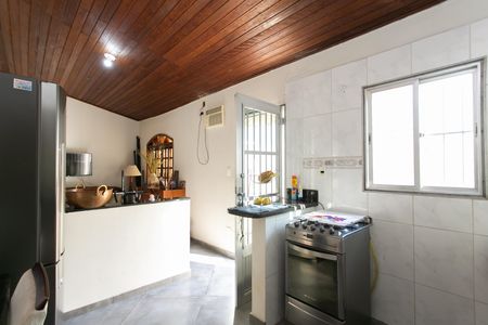 Casa à venda com 240m², 4 quartos e 4 vagas Casa à venda com 240m², 4 quartos e 4 vagasCozinha 2