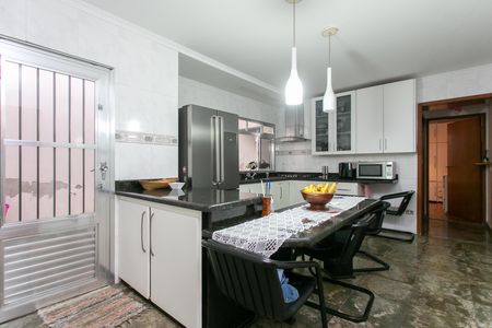 Casa à venda com 240m², 4 quartos e 4 vagas Casa à venda com 240m², 4 quartos e 4 vagasCozinha 1