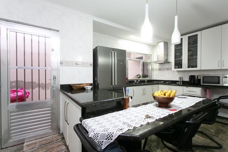 Casa à venda com 240m², 4 quartos e 4 vagas