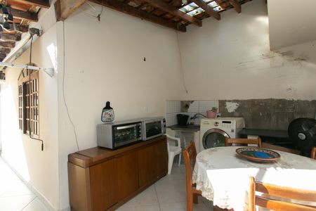 Casa à venda com 240m², 4 quartos e 4 vagas Casa à venda com 240m², 4 quartos e 4 vagasÁrea de Serviço 2