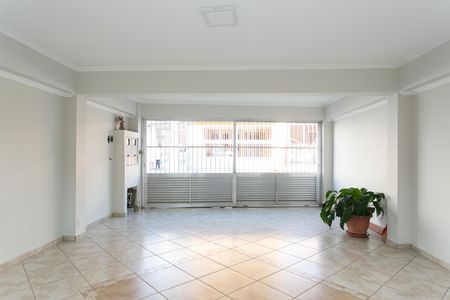 Casa à venda com 240m², 4 quartos e 4 vagas Casa à venda com 240m², 4 quartos e 4 vagasGaragem