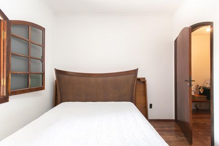 Casa à venda com 240m², 4 quartos e 4 vagas Casa à venda com 240m², 4 quartos e 4 vagasQuarto 2