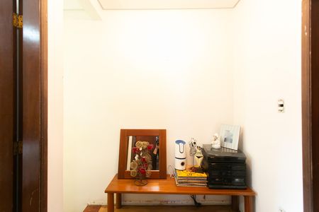 Casa à venda com 240m², 4 quartos e 4 vagas Casa à venda com 240m², 4 quartos e 4 vagasHall do Quarto