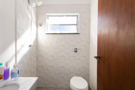 Casa à venda com 240m², 4 quartos e 4 vagas Casa à venda com 240m², 4 quartos e 4 vagasBanheiro 2