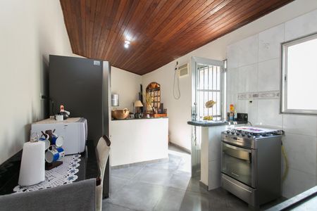 Casa à venda com 240m², 4 quartos e 4 vagas Casa à venda com 240m², 4 quartos e 4 vagasCozinha 2