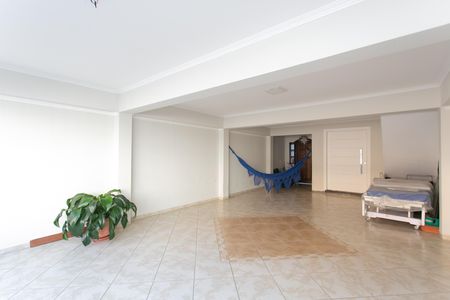 Casa à venda com 240m², 4 quartos e 4 vagas Casa à venda com 240m², 4 quartos e 4 vagasGaragem