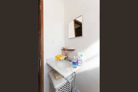 Casa à venda com 240m², 4 quartos e 4 vagas Casa à venda com 240m², 4 quartos e 4 vagasBanheiro 2