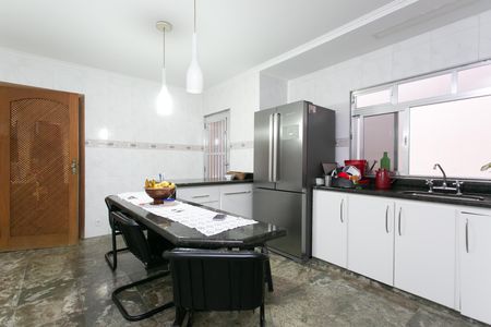 Casa à venda com 240m², 4 quartos e 4 vagas Casa à venda com 240m², 4 quartos e 4 vagasCozinha 1
