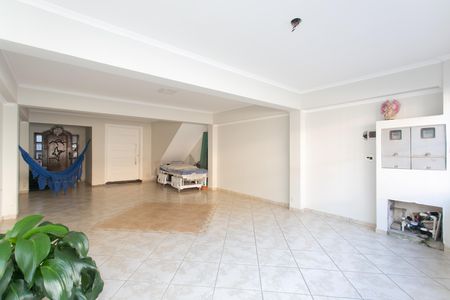 Casa à venda com 240m², 4 quartos e 4 vagas Casa à venda com 240m², 4 quartos e 4 vagasGaragem