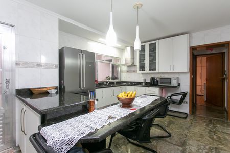 Casa à venda com 240m², 4 quartos e 4 vagas