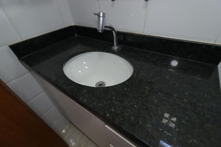 Casa para alugar com 85m², 3 quartos e 2 vagasBanheiro Social - Pia