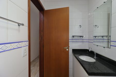 Casa para alugar com 85m², 3 quartos e 2 vagasBanheiro Social