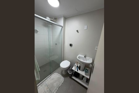 Banheiro de apartamento à venda com 1 quarto, 43m² em Independência, Porto Alegre