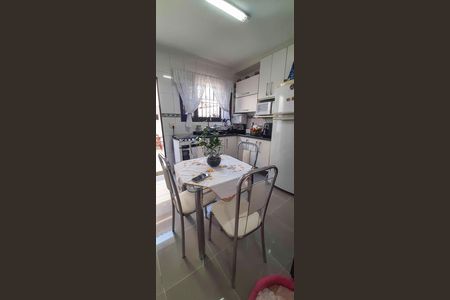 Casa à venda com 120m², 2 quartos e 2 vagasCozinha