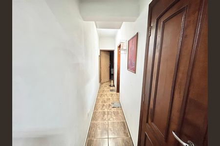Casa à venda com 216m², 4 quartos e 1 vaga Casa à venda com 216m², 4 quartos e 1 vagaCorredor