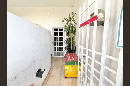 Casa à venda com 216m², 4 quartos e 1 vaga Casa à venda com 216m², 4 quartos e 1 vagaEntre