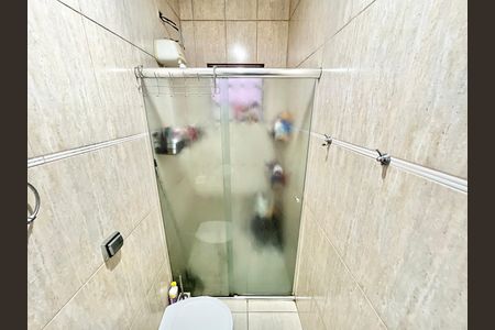 Casa à venda com 216m², 4 quartos e 1 vaga Casa à venda com 216m², 4 quartos e 1 vagaBanheiro
