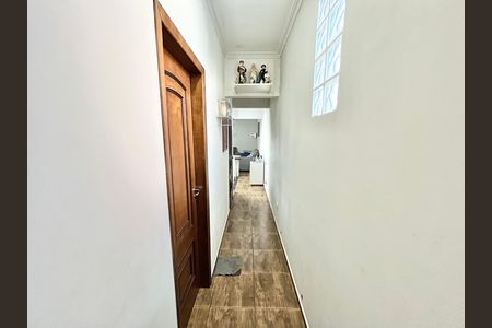 Casa à venda com 216m², 4 quartos e 1 vaga Casa à venda com 216m², 4 quartos e 1 vagaCorredor