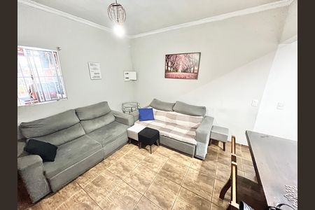 Casa à venda com 216m², 4 quartos e 1 vaga Casa à venda com 216m², 4 quartos e 1 vagaSala