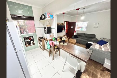 Casa à venda com 216m², 4 quartos e 1 vaga Casa à venda com 216m², 4 quartos e 1 vagaCozinha