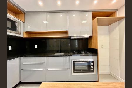 Apartamento para alugar com 76m², 2 quartos e 1 vaga Apartamento para alugar com 76m², 2 quartos e 1 vagaCozinha