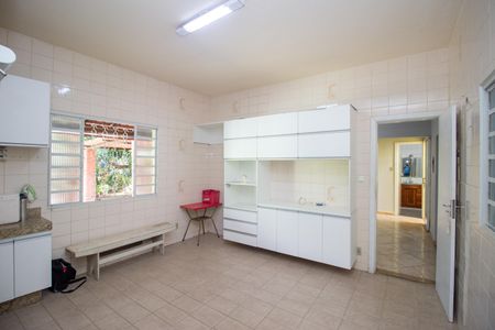 Casa à venda com 88m², 2 quartos e 2 vagas Casa à venda com 88m², 2 quartos e 2 vagasCozinha