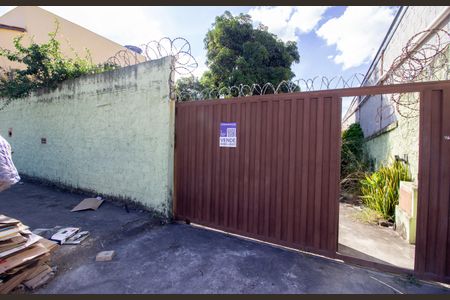 Casa à venda com 88m², 2 quartos e 2 vagas Casa à venda com 88m², 2 quartos e 2 vagasFachada