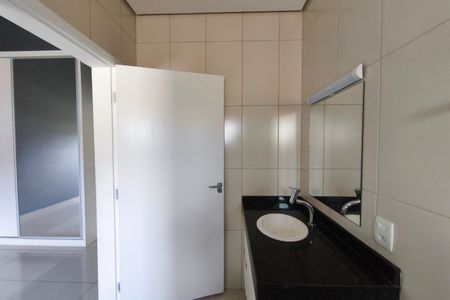 Casa de condomínio para alugar com 185m², 3 quartos e 4 vagasBanheiro Suíte