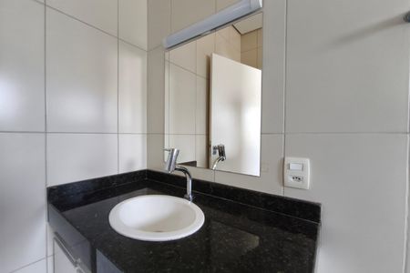 Casa de condomínio para alugar com 185m², 3 quartos e 4 vagasBanheiro Suíte