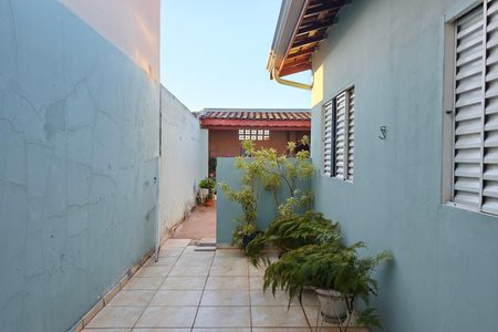 Casa à venda com 285m², 2 quartos e 2 vagas Casa à venda com 285m², 2 quartos e 2 vagasCorredor - Quintal
