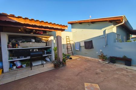 Casa à venda com 285m², 2 quartos e 2 vagas Casa à venda com 285m², 2 quartos e 2 vagasQuintal - Fundos