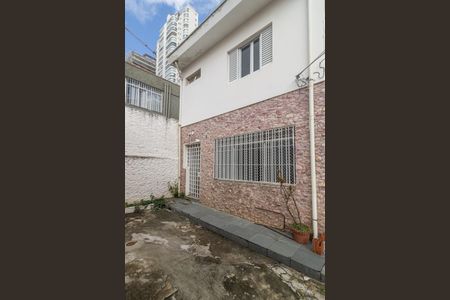 Casa para alugar com 205m², 4 quartos e 1 vaga Casa para alugar com 205m², 4 quartos e 1 vagaFachada