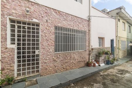 Casa para alugar com 205m², 4 quartos e 1 vaga Casa para alugar com 205m², 4 quartos e 1 vagaFachada