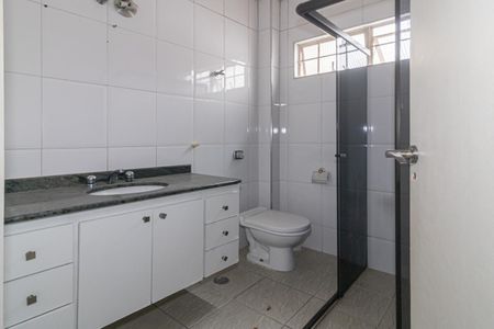 Casa para alugar com 205m², 4 quartos e 1 vaga Casa para alugar com 205m², 4 quartos e 1 vagaBanheiro Social