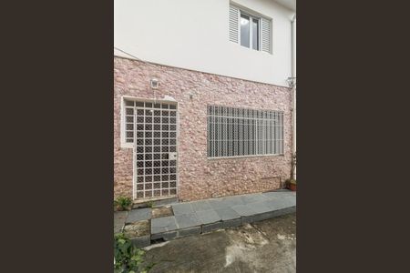 Casa para alugar com 205m², 4 quartos e 1 vaga Casa para alugar com 205m², 4 quartos e 1 vagaFachada