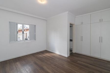 Casa para alugar com 205m², 4 quartos e 1 vaga Casa para alugar com 205m², 4 quartos e 1 vagaQuarto Suíte