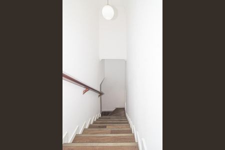 Escada de casa para alugar com 4 quartos, 205m² em Vila Olímpia, São Paulo