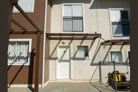 Casa de condomínio para alugar com 84m², 2 quartos e 2 vagas Casa de condomínio para alugar com 84m², 2 quartos e 2 vagasFachada