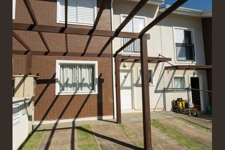 Fachada de casa de condomínio para alugar com 2 quartos, 84m² em Balneário Tropical, Paulínia