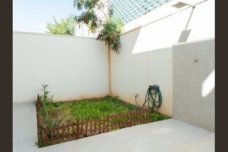 Casa de condomínio para alugar com 84m², 2 quartos e 2 vagas Casa de condomínio para alugar com 84m², 2 quartos e 2 vagasQuintal