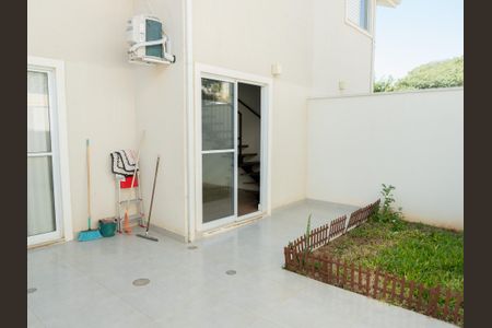 Casa de condomínio para alugar com 84m², 2 quartos e 2 vagas Casa de condomínio para alugar com 84m², 2 quartos e 2 vagasQuintal