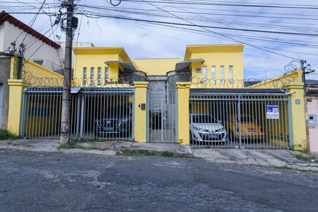 Casa de condomínio à venda com 100m², 3 quartos e 1 vaga Casa de condomínio à venda com 100m², 3 quartos e 1 vagaFachada