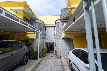 Casa de condomínio à venda com 100m², 3 quartos e 1 vaga Casa de condomínio à venda com 100m², 3 quartos e 1 vagaEntrada