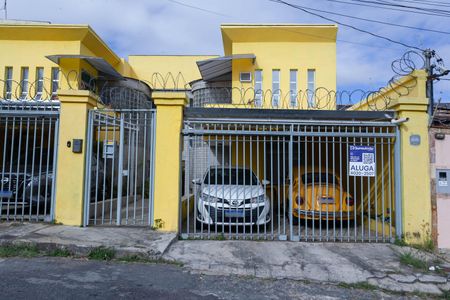 Casa de condomínio à venda com 100m², 3 quartos e 1 vaga Casa de condomínio à venda com 100m², 3 quartos e 1 vagaFachada