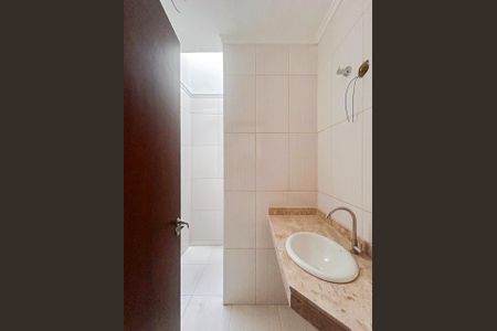 Casa de condomínio para alugar com 96m², 3 quartos e 2 vagas Casa de condomínio para alugar com 96m², 3 quartos e 2 vagasBanheiro Social