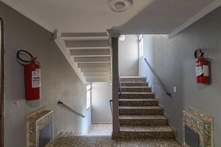 Apartamento à venda com 44m², 2 quartos e 1 vaga Apartamento à venda com 44m², 2 quartos e 1 vagaEscada