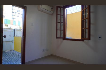 Sala  de casa para alugar com 2 quartos, 75m² em Santa Maria Goretti, Porto Alegre